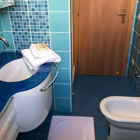 Apartment Locazione Turistica In Bilocale Sita In Via Ponte Di Ferro 2 B *
