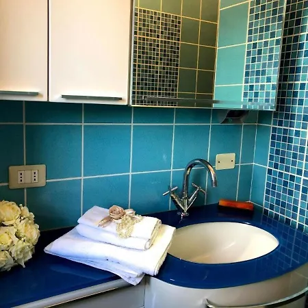 Locazione Turistica In Bilocale Sita In Via Ponte Di Ferro 2 B *