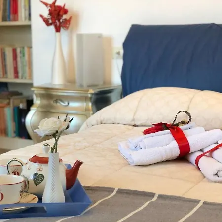Apartment Locazione Turistica In Bilocale Sita In Via Ponte Di Ferro 2 B *