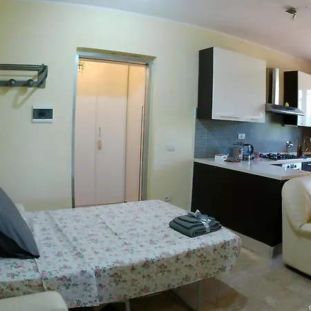 Locazione Turistica In Bilocale Sita In Via Ponte Di Ferro 2 B