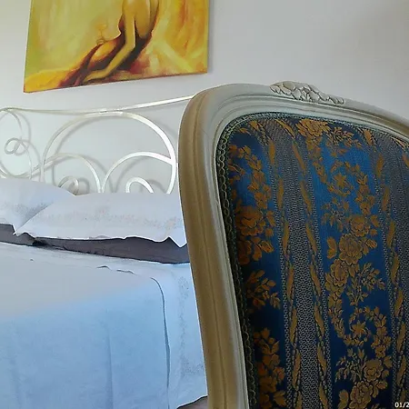 Locazione Turistica In Bilocale Sita In Via Ponte Di Ferro 2 B *